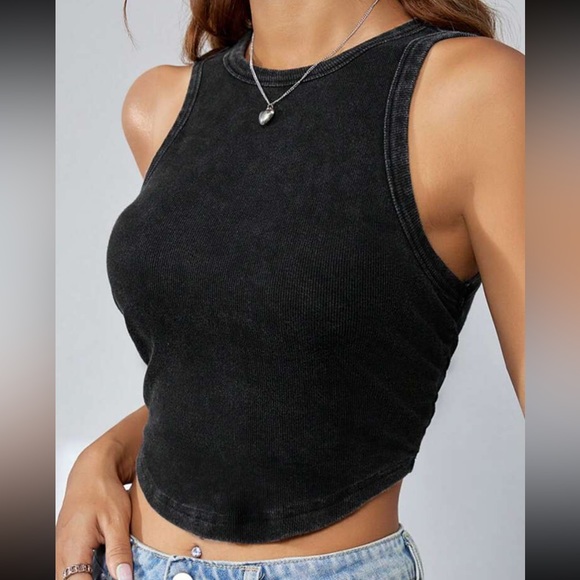 Knitted Slim Fit Sleeveless Top - Picture 2 of 4